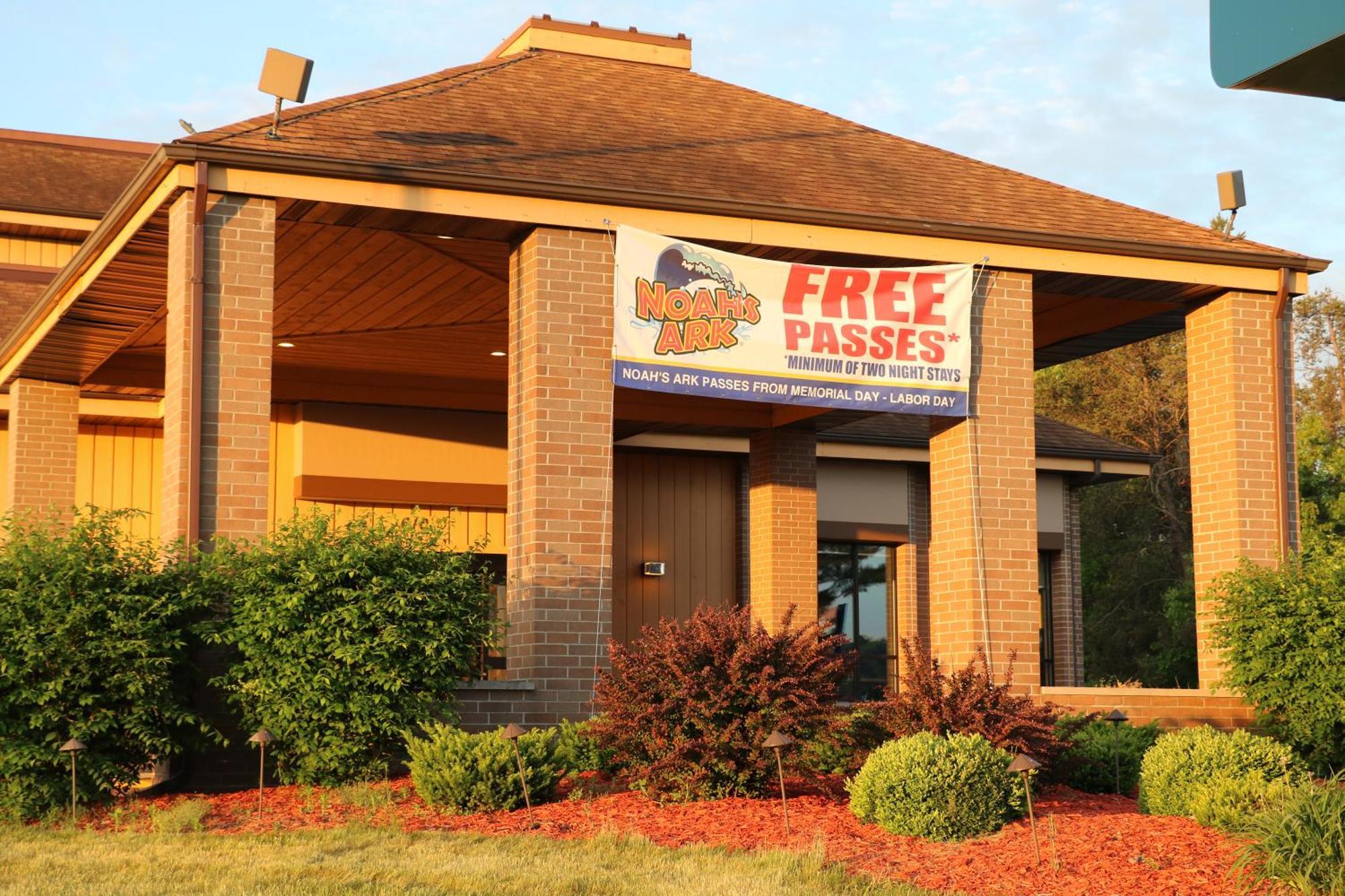 Best Western Ambassador Inn & Suites Wisconsin Dells Dış mekan fotoğraf